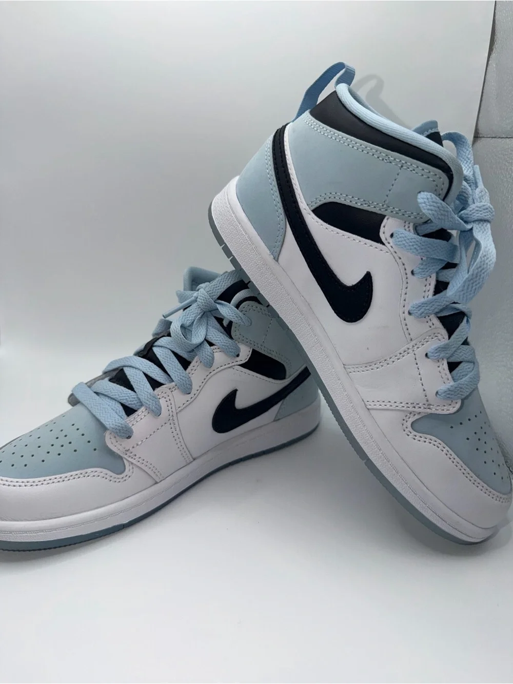 Nike Kids High-Top Sneakers in Light Blue, Navy & White